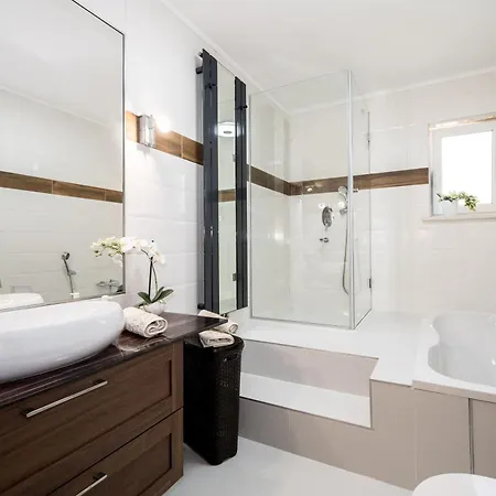 Wunderschoener Neubau Mit Privatem Pool Und Jacuzzi Holiday home *