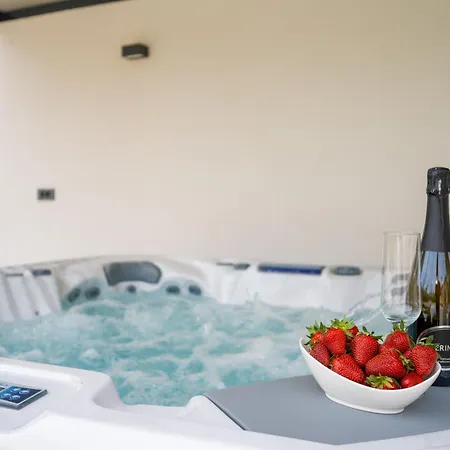 Wunderschoener Neubau Mit Privatem Pool Und Jacuzzi * Vozilici
