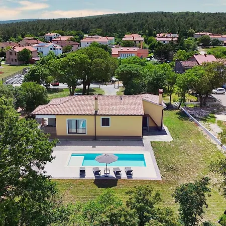 Wunderschoener Neubau Mit Privatem Pool Und Jacuzzi * Vozilici